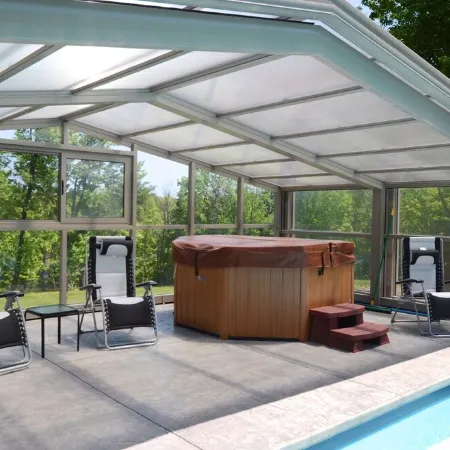 UNIQUE! 40 Pvt. Ac. Fireplace, Grill, Enclosed Heated Pool & Hot Tub