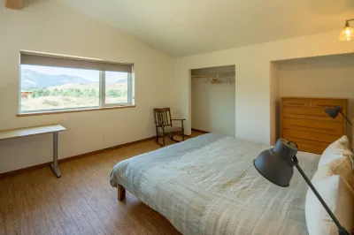 Artemisia: New Zero-Energy View Home—Walk To Town Hotel in zona Twisp River Rearing Ponds