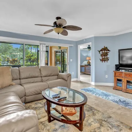 Comfy Condo at Jupiter Bay Resort, with easy beach access
