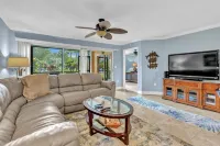 Comfy Condo at Jupiter Bay Resort, with easy beach access