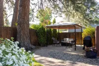 Trendy West Side │Walk to Breweries & Food Carts │Hot Tub │Fenced Outdoor Space