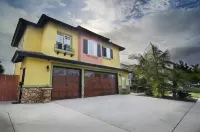 ~Unique Villa! Walk to Beach, Pool/Spa, Pets Ok!~ Hotel in zona GIA Museum