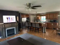 Steps to the beaches of Lake Erie 4BR, 3BA Beautiful House