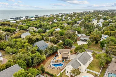 *Heated Pool Oasis* Oceanside * Standalone Beach House * Centrally Located* Các khách sạn gần Bluewater Vacation Rentals Emerald Isle, NC