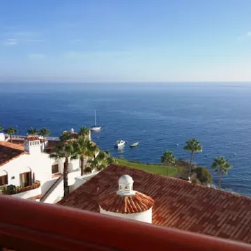 MAGNIFICENT OCEAN VIEW Hamilton Cove Condo With Golf Cart Included.