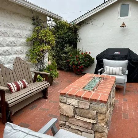 Ocean Front Cottage!! Beauty on the outside, Charm on the inside!