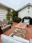 Ocean Front Cottage!! Beauty on the outside, Charm on the inside!