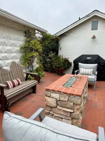 Ocean Front Cottage!! Beauty on the outside, Charm on the inside! Отели в г. Каюкос