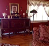 Charming Cottage in Historic District Close to Downtown