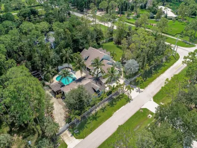 Key West Style Luxury Home with resort style heated pool and infinity line spa Hotels in der Nähe von Florida Panther National Wildlife Refuge