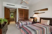 Four Seasons Resort Hualalai at 4th Fairway, Ocean View with 2 Golf Carts