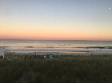 Beautiful 4 Bedroom Home in the Heart of Historic Downtown Newburyport Отели рядом с достопримечательностью «Beach Access Point»