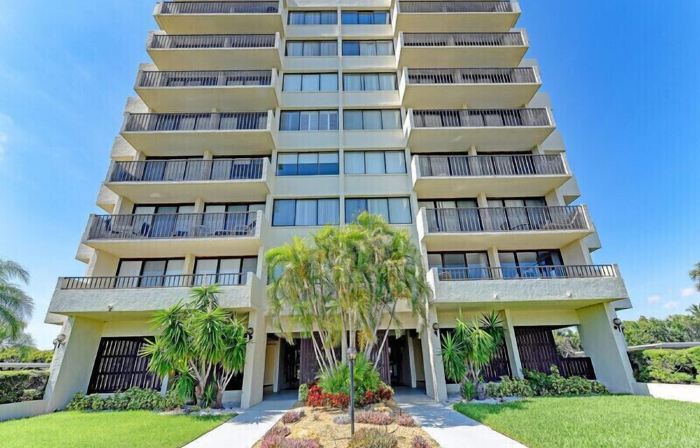 Steps to 2025 #1 Rated Beach in USA Fun-n-Sun Modern 2+2 Condo Pool Pickleball