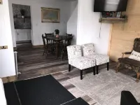 The Yellow Door Place! Convenient & Sleeps 6!