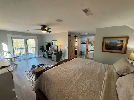 Charming Cozy Cabin Studio Close to Nashville with Great Tennessee Views