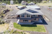 Stunning Lake Roosevelt views and accommodations from our Lincoln residence