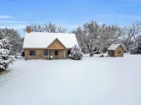Rustic Cottage Retreat Hotels in Collins