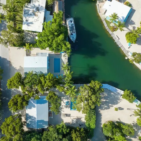 5 bedroom - Deep Dockage & Heated Pool in Islamorada.