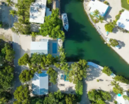 5 bedroom - Deep Dockage & Heated Pool in Islamorada.