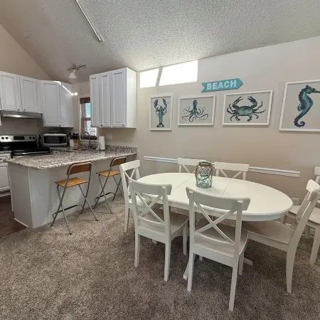 Sunny 4 Br, 2 BA Townhouse- June 30-July 4 Available