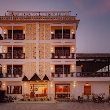 LuangPrabang Center Hotel Отели рядом с достопримечательностью «Ват Ахам»