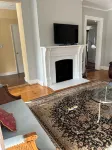 Charming 2-bedroom apartment with WiFi, AC in tranquil Morristown Отели в г. Морристаун
