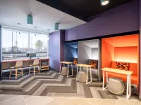 Tru by Hilton Chesapeake Greenbrier - 3-Star
