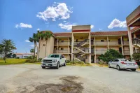 Oceanside complex B-17 1 bedroom with Heated Pool