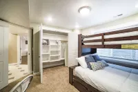 The Pickleball Manor Hotels in Highland