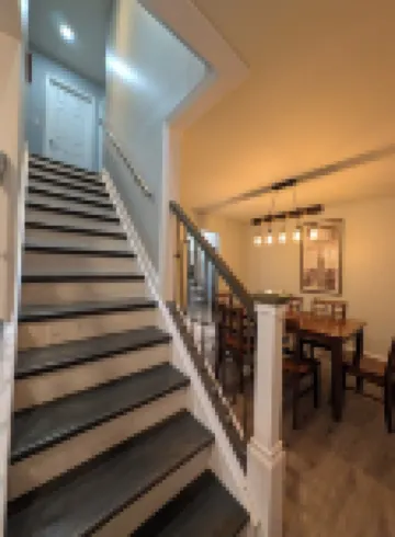 cul-de-sec home 4BR 3.5 Baths Sleeps 7 Jacuzzi tub