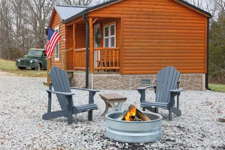 Private Cabin - Hiking. Getaway. Near the ARK. No Cleaning Fees