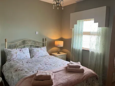 Cozy Waterside Retreat Ballyvaughan 3 Отели в г. Клэр