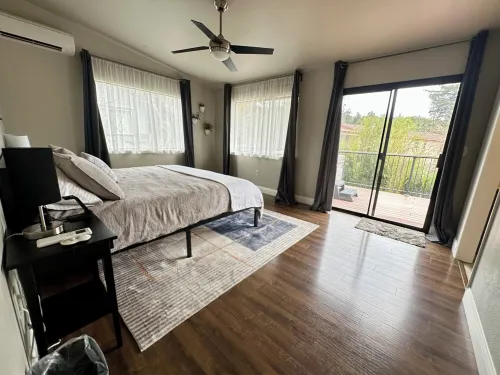 River Haven: Hot Tub, Outdoor Lounge, Walk to Beach