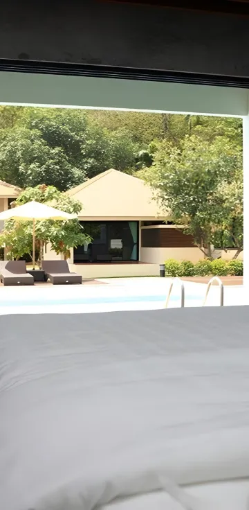 ห้องเตียงคิงไซส์ พร้อมทางเข้าสระว่ายน้ำ