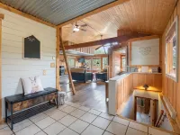 Unique, Romantic Getaway - 1 hr to Denver - Hot Tub - Views