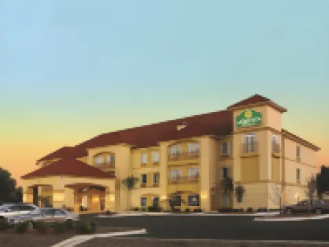 La Quinta Inn & Suites by Wyndham Savannah Airport - Pooler Hotels in Pooler