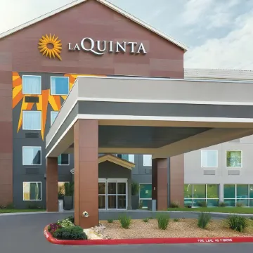 La Quinta Inn & Suites by Wyndham-Red Oak TX IH-35E