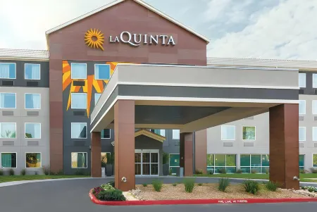 La Quinta Inn & Suites by Wyndham-Red Oak TX IH-35E