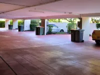 Quest Ascot - Parking