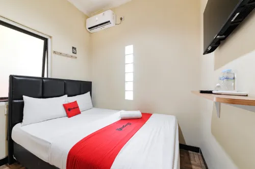 RedDoorz Near the Jungle Waterpark Bogor