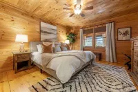 Story Book Cabin with Mountain Views, Game Cave, Hot Tub and Close to Downtown