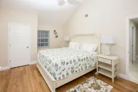 3 Minute Walk to Beach-Discounted Rates- Relaxing-Private-Fun-Pool-WiFi-Near All Các khách sạn gần Boynton Inlet