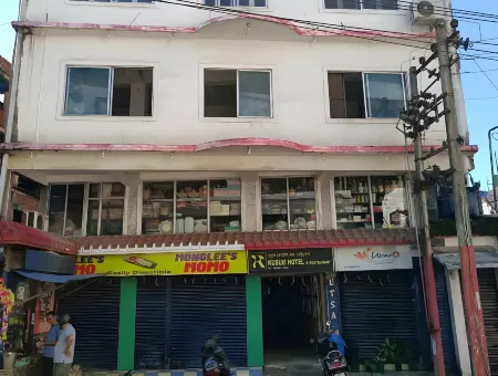 Kusum Hotel Отели в г. Дибрагарх