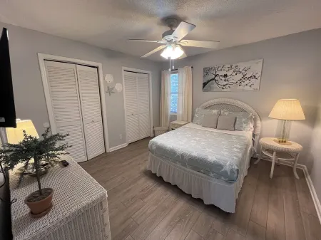 Squared Retreat Отели рядом с достопримечательностью «St. Simons Island Lighthouse Museum»