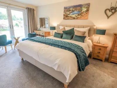 2 mins Lake Windermere! Gorgeous quiet property, slps 8 (4 bedrooms, 3 bathrms) Grace Baptist Church 주변 호텔