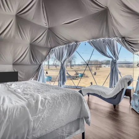 The Birdie Dome • 2 Min to WinStar • 20-Ft Window • Workspace