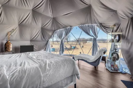 The Dome Retreat – 2 Mins to WinStar  Stay Close to the Action