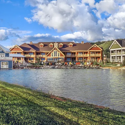 Hilton Grand Vacations Club Blue Mountain Canada Hotels near Plunge Aquatic Centre