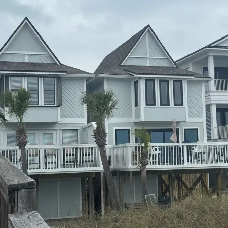 BEAUTIFUL Beach Cottage: Directly on the Beach!