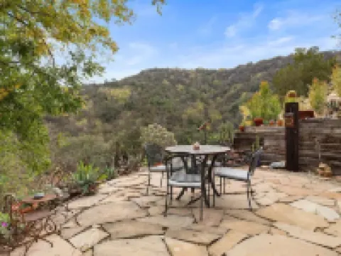 Topanga Secret Cottage Hotels in Topanga